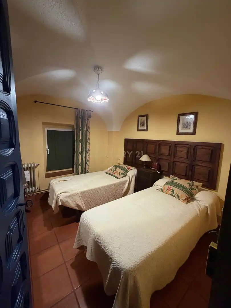 Dormitori de Casa o xalet en venda en Trujillo amb Aire condicionat, Jardí privat i Traster