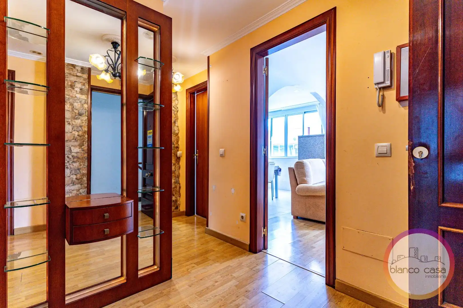 Piso en venta en Carballo con Terraza, Trastero y Amueblado