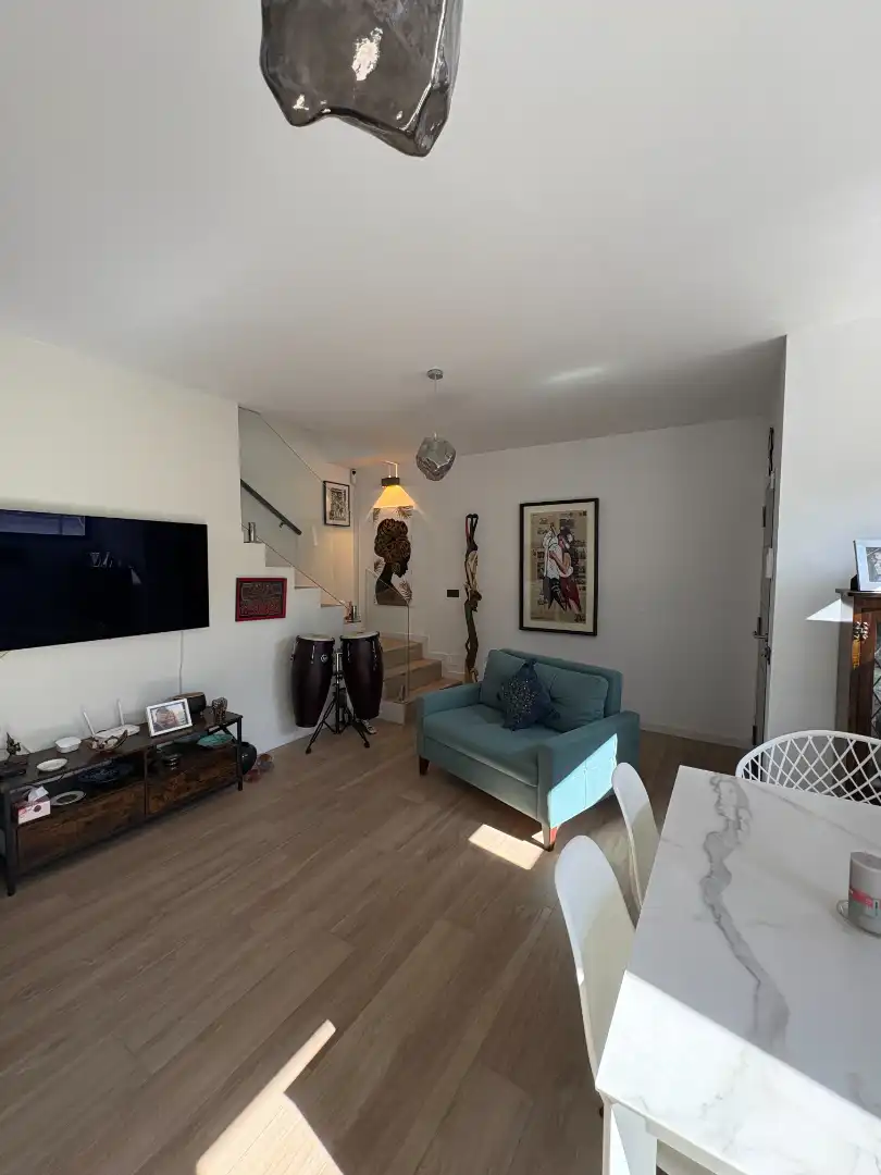 Sala d'estar de Casa adosada en venda en Alcantarilla amb Aire condicionat, Terrassa i Traster