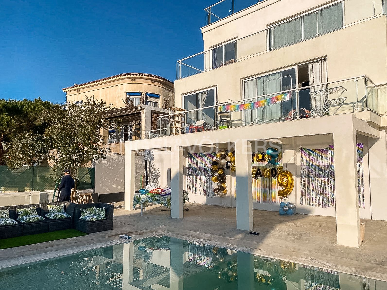 Swimming pool of Building for sale in El Masnou