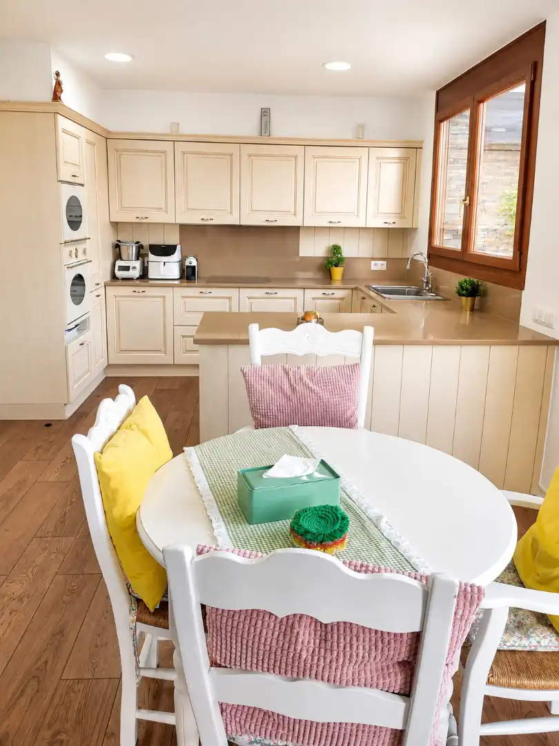 Cocina de Casa o chalet en venta en Cervià de Ter con Aire acondicionado, Calefacción y Jardín privado