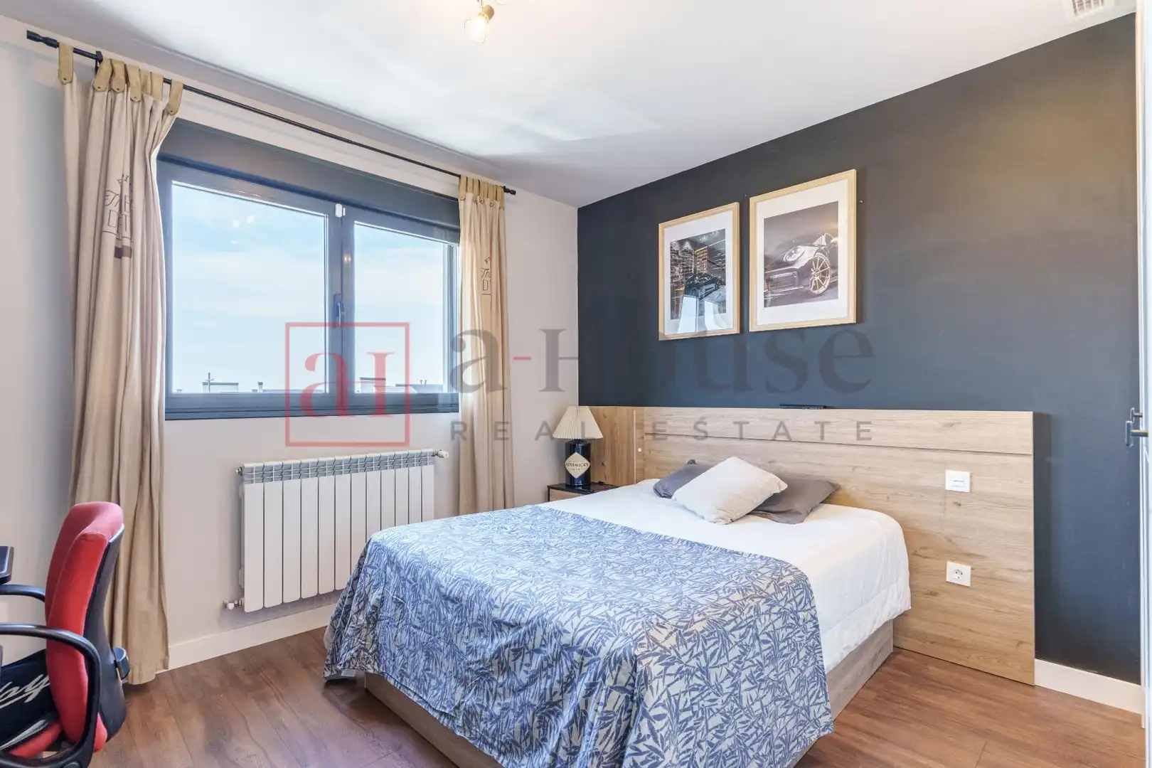 Habitación de Casa adosada en venta en Boadilla del Monte con Aire acondicionado, Calefacción y Jardín privado
