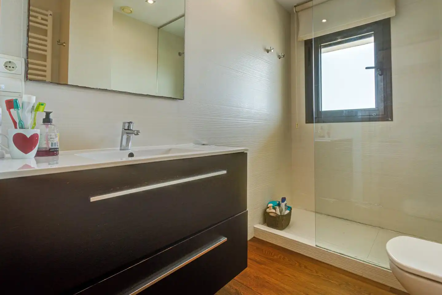 Badezimmer von Haus oder Chalet zum Verkauf in Castelldefels mit Klimaanlage, Heizung und Privatgarten