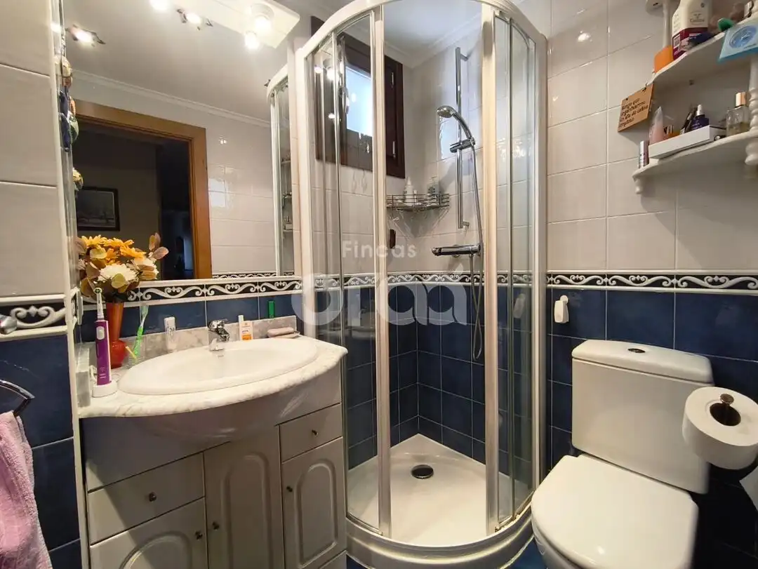 Bathroom of Flat for sale in Santurtzi   with Heating, Storage room and Balcony