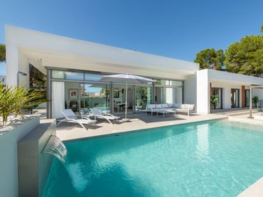Chalet con piscina en venta en Calle Calle Jinjolero 5
