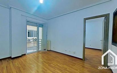 Living room of Flat for sale in  Madrid Capital  with Balcony