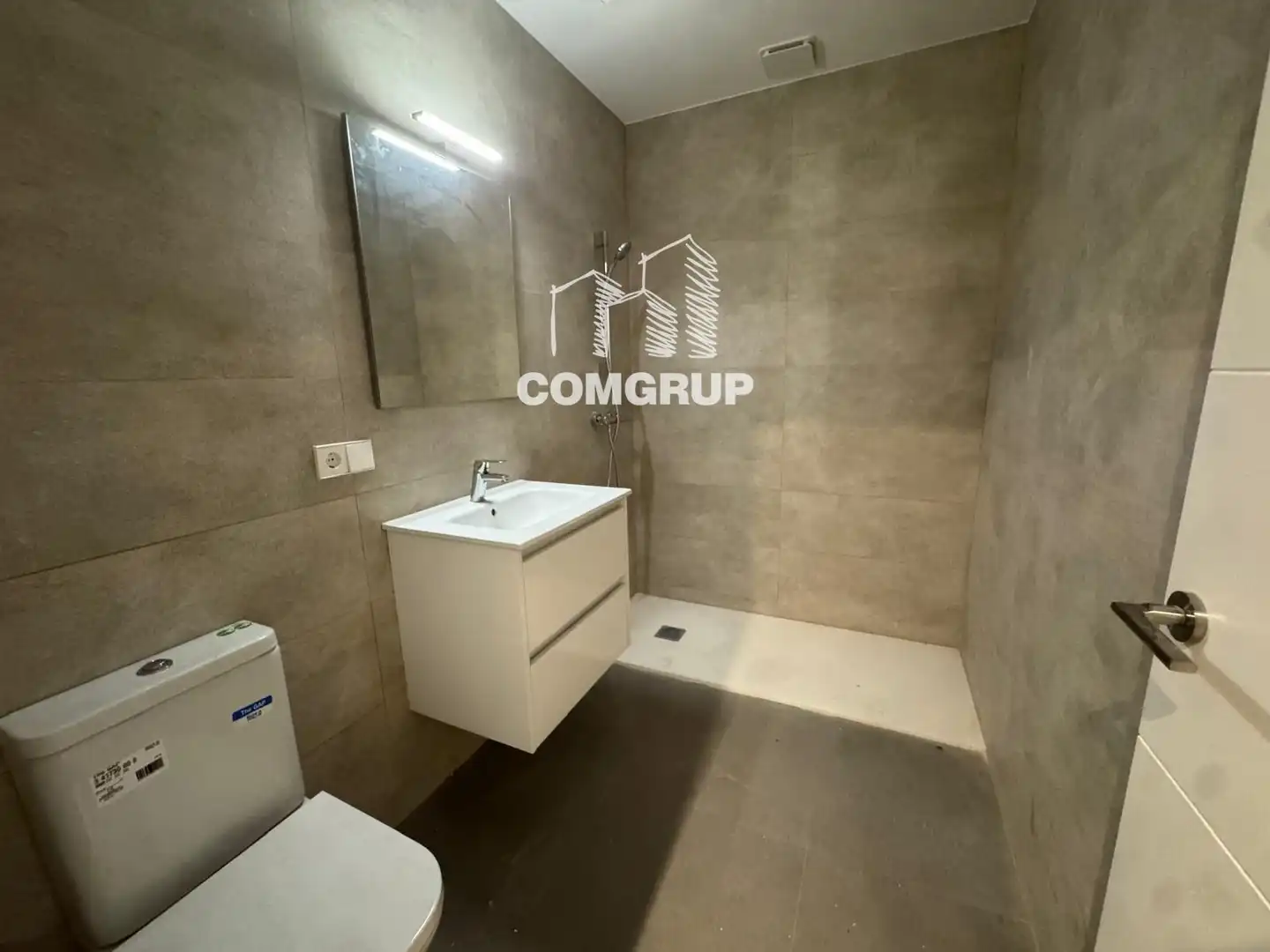 Bathroom of Flat for sale in Barcelona  with Heating, Oven and Alarm