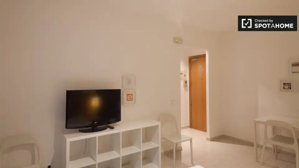 Flat with terrace to rent in Ciutat Vella, imagen 4