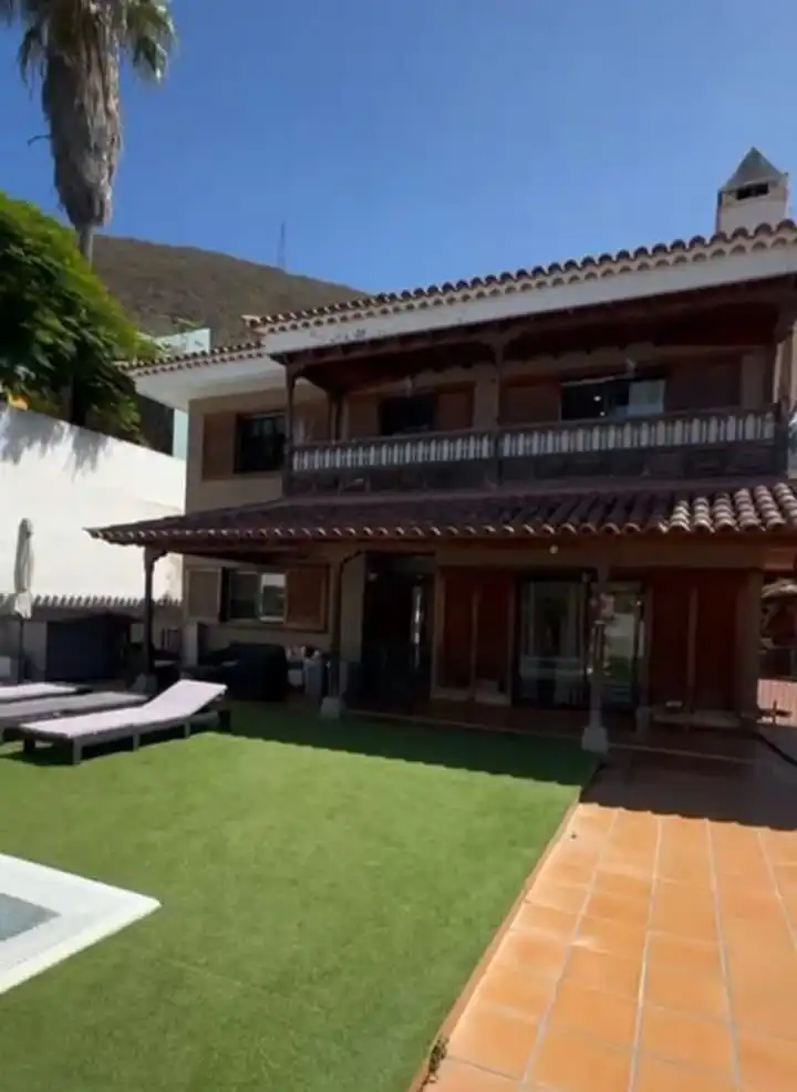 Vista exterior de Casa o chalet en venta en La Orotava con Aire acondicionado, Calefacción y Jardín privado