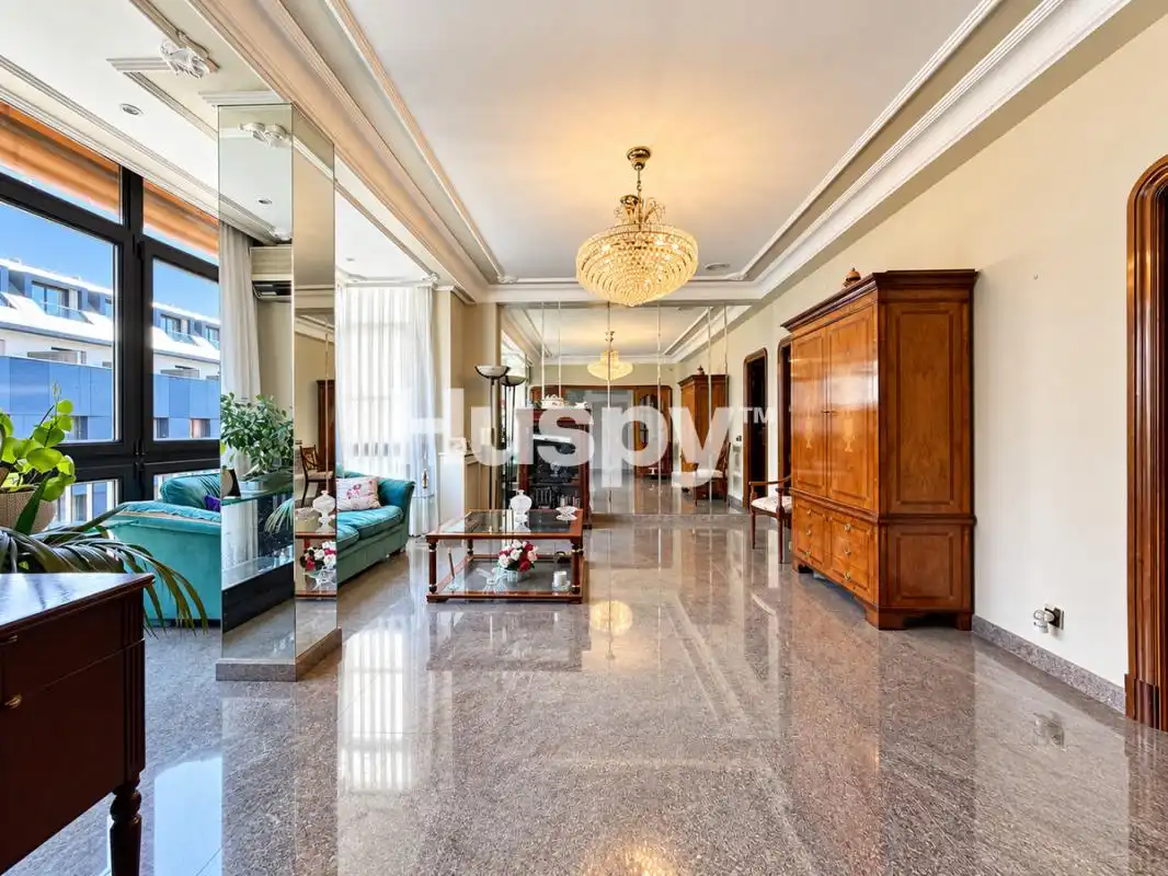 Piso con ascensor en venta en Calle del Aviador Zorita