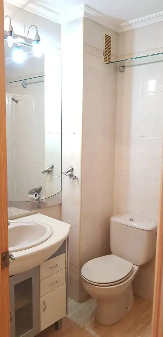 Badezimmer von Wohnungen zur Miete in Albacete mit Heizung, Parkett und Abstellraum