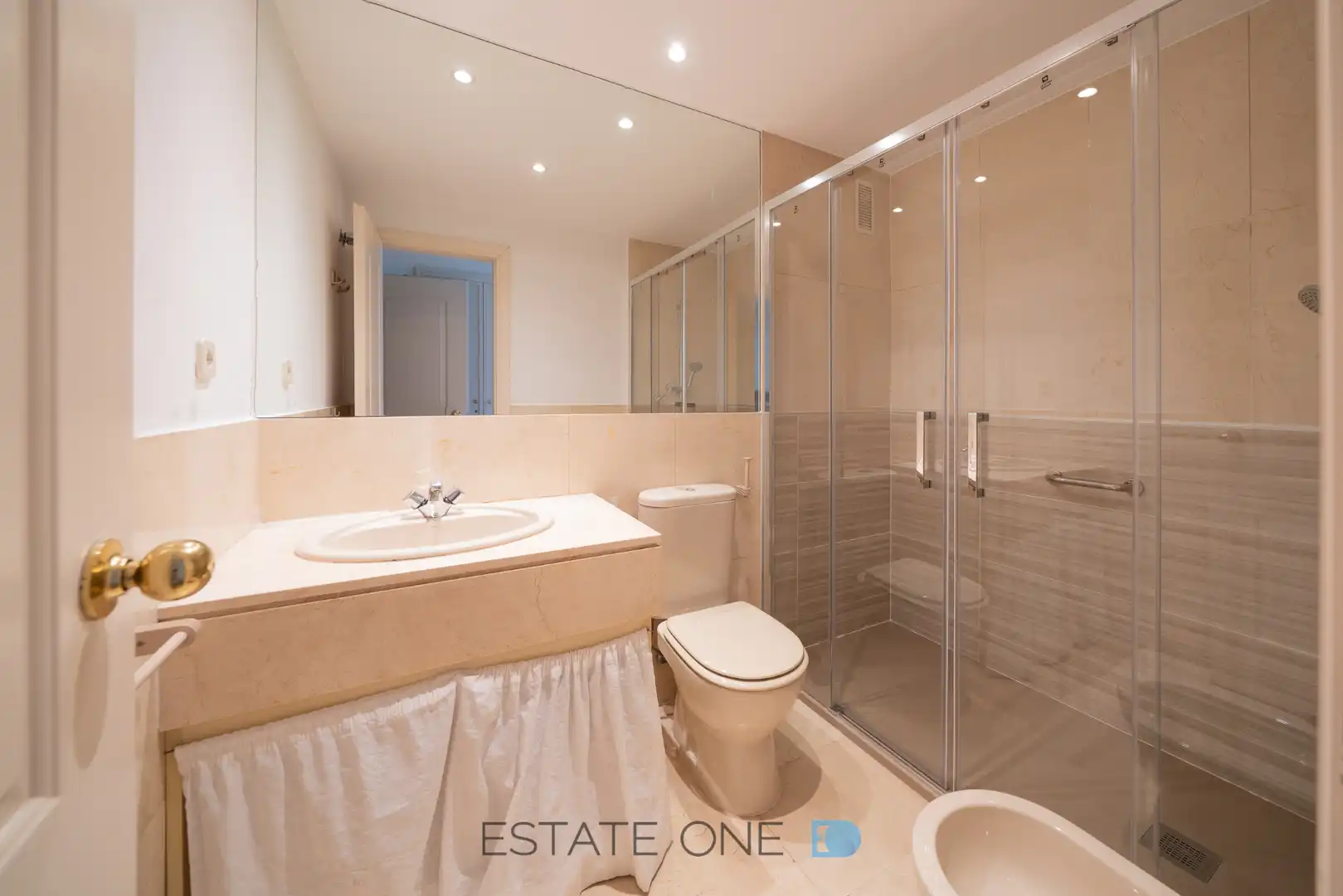 Baño de Piso en venta en Pozuelo de Alarcón con Calefacción, Jardín privado y Parquet
