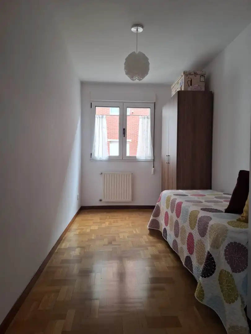 Bedroom of Flat for rent in Gijón   with Heating, Parquet flooring and Furnished