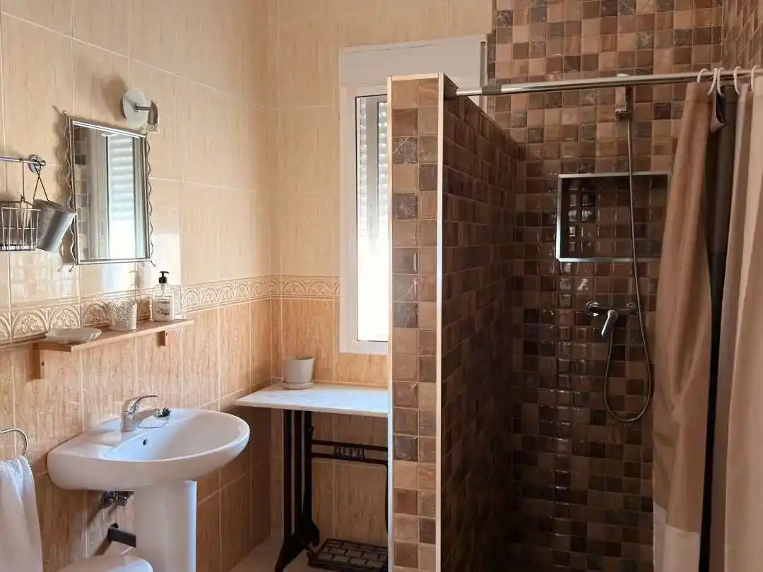 Baño de Piso en venta en Benamargosa con Terraza y Trastero