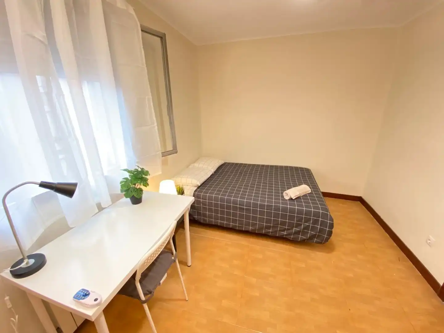Room in Calle Pico de Alba, 2, Palomeras Bajas