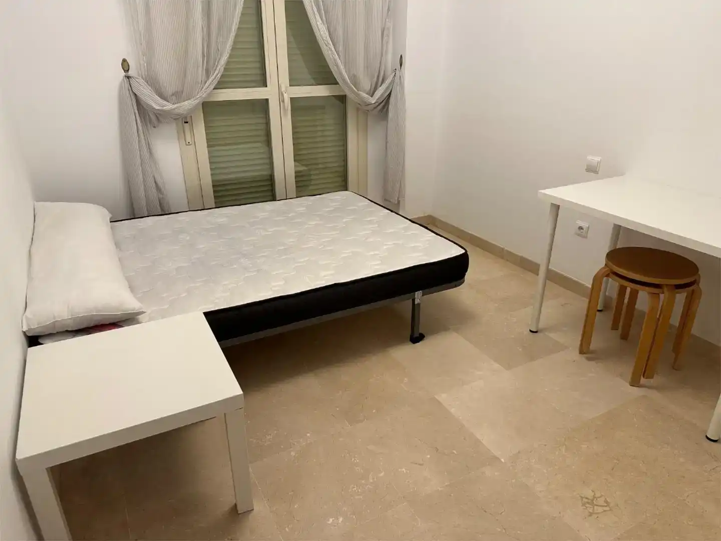 Dormitori de Pis de lloguer en Marbella amb Aire condicionat, Jardí privat i Piscina