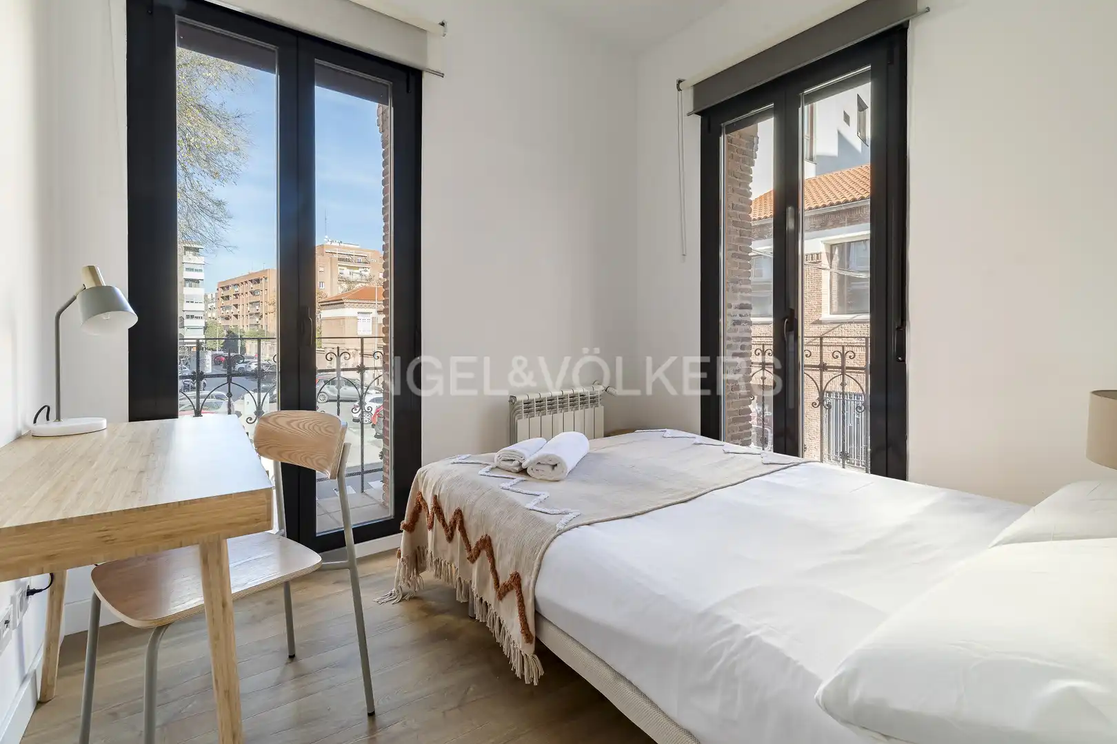 Dormitori de Apartament de lloguer en Madrid amb Aire condicionat, Calefacció i Moblat