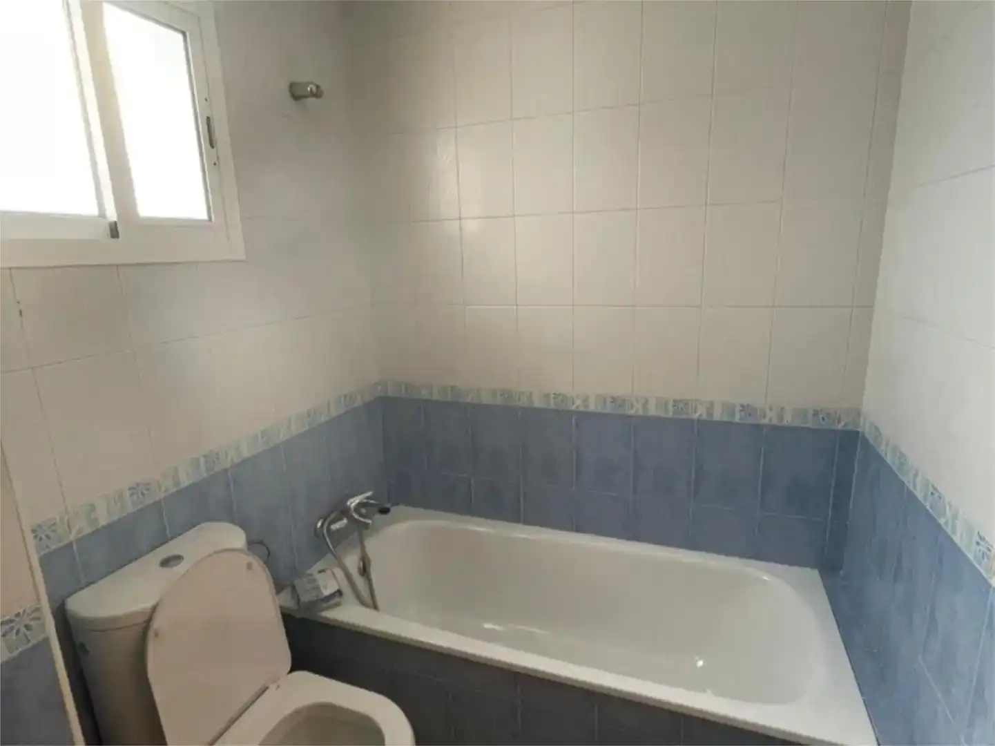 Bany de Àtic en venda en Algeciras amb Balcó