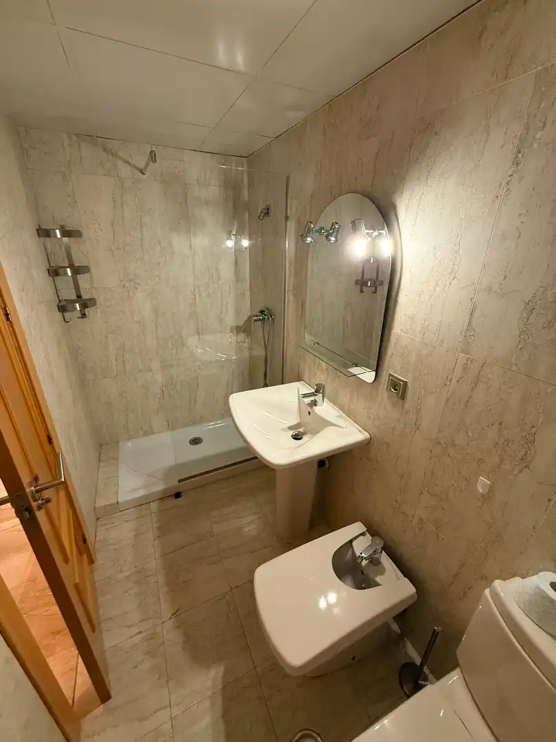 Bathroom of Flat for sale in Córdoba  with Air Conditioner and Heating