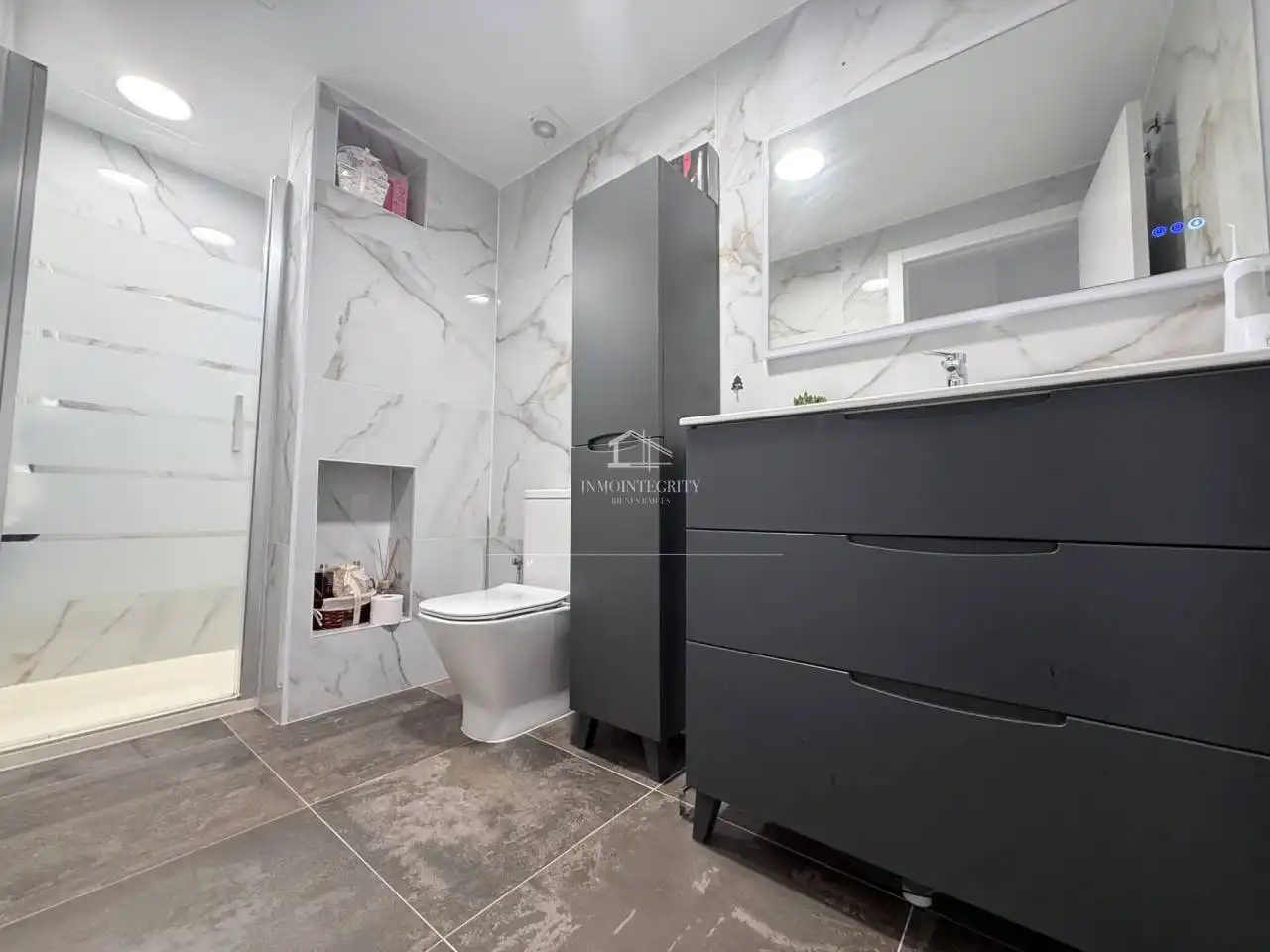 Bathroom of Apartments for sale in Oropesa del Mar / Orpesa  with Air Conditioner, Terrace and Storage room