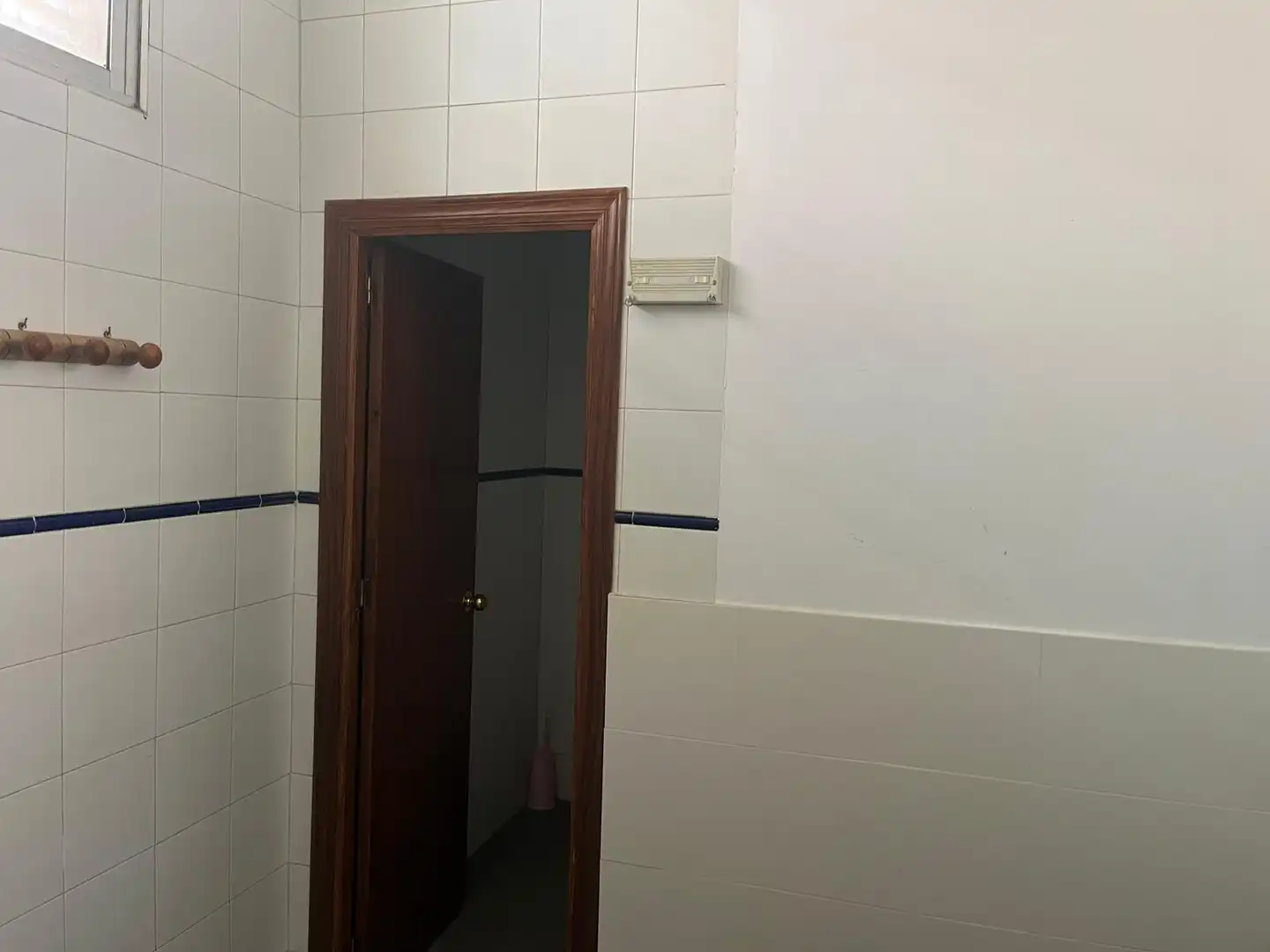 Baño de Nave industrial de alquiler en Córdoba con Calefacción y Alarma