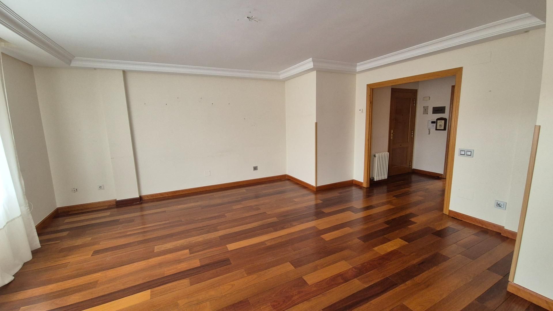 Sala d'estar de Pis en venda en Valladolid Capital amb Calefacció i Traster