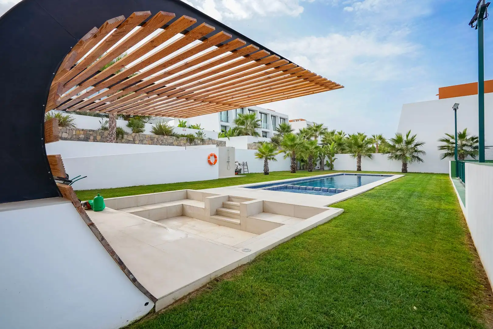 Piscina de Casa adosada en venda en Calpe / Calp amb Aire condicionat, Calefacció i Jardí privat