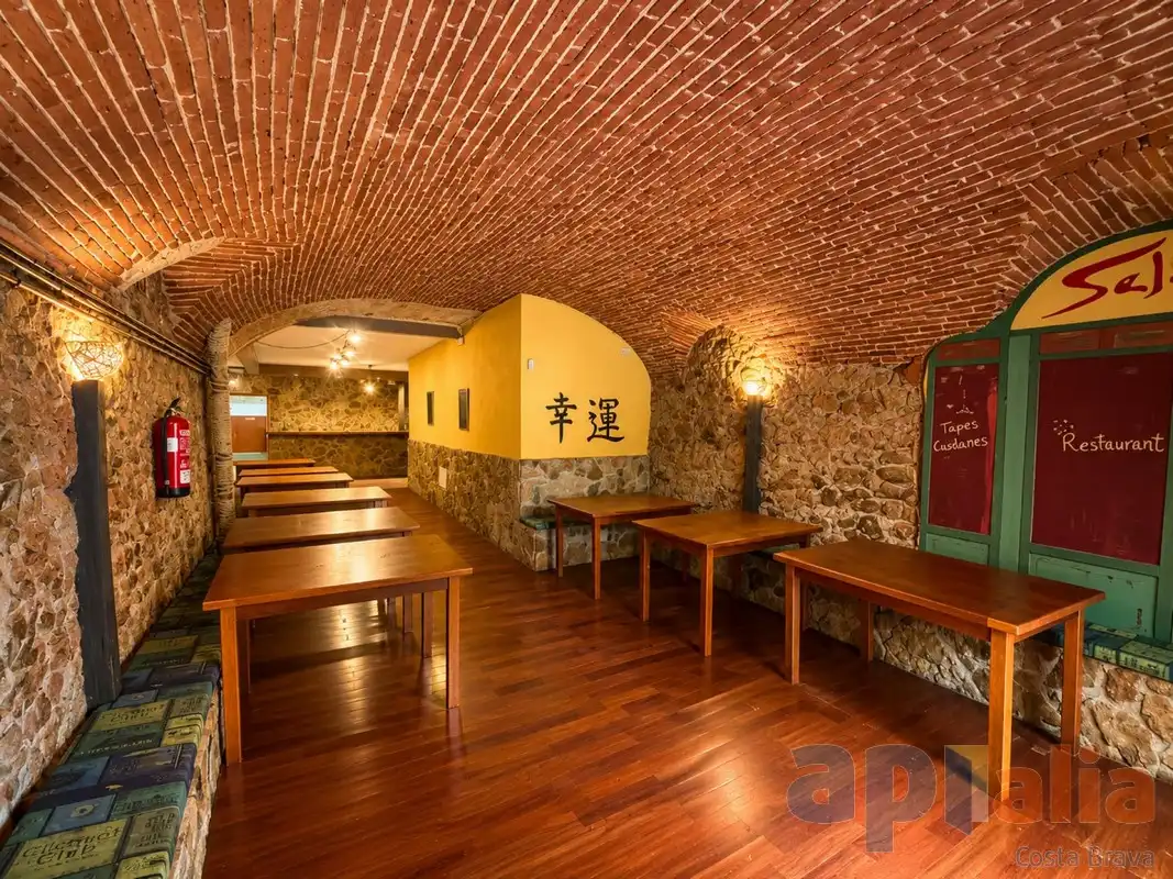 Einfamilien-Reihenhaus zum Verkauf in Palamós mit Klimaanlage, Heizung und Terrasse