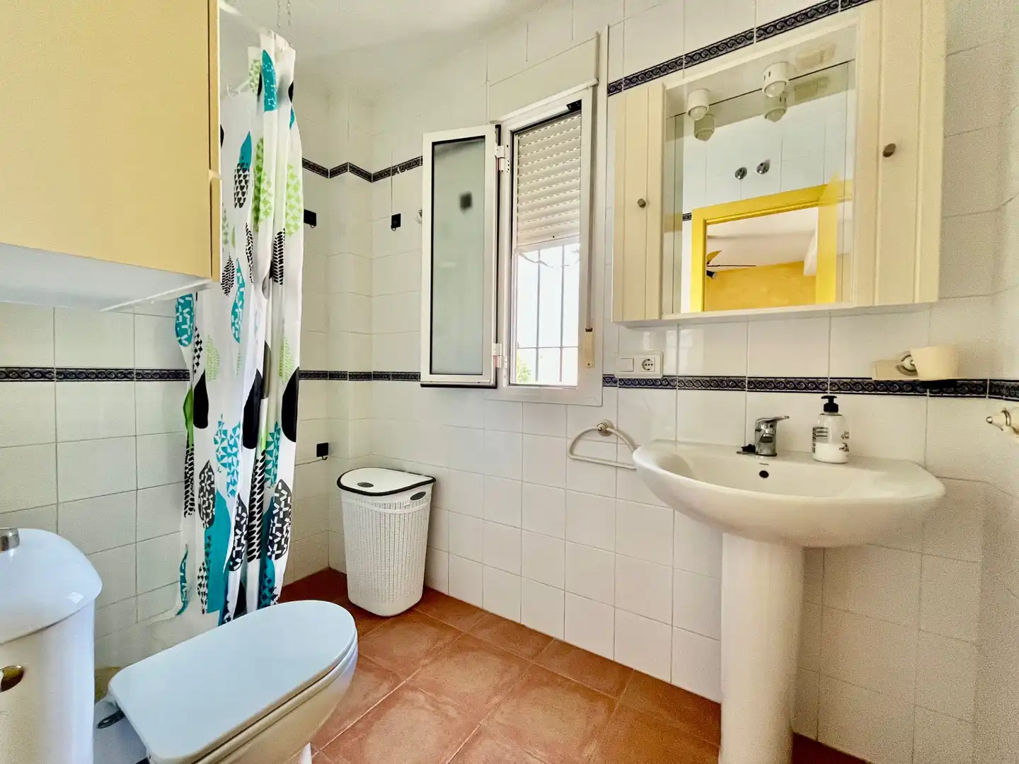 Bany de Apartament de lloguer en Garrucha amb Moblat i Piscina comunitària