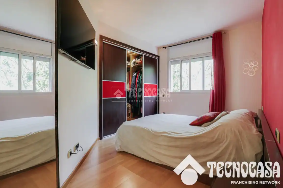 Schlafzimmer von Wohnung zum Verkauf in Barcelona mit Klimaanlage, Abstellraum und Balkon