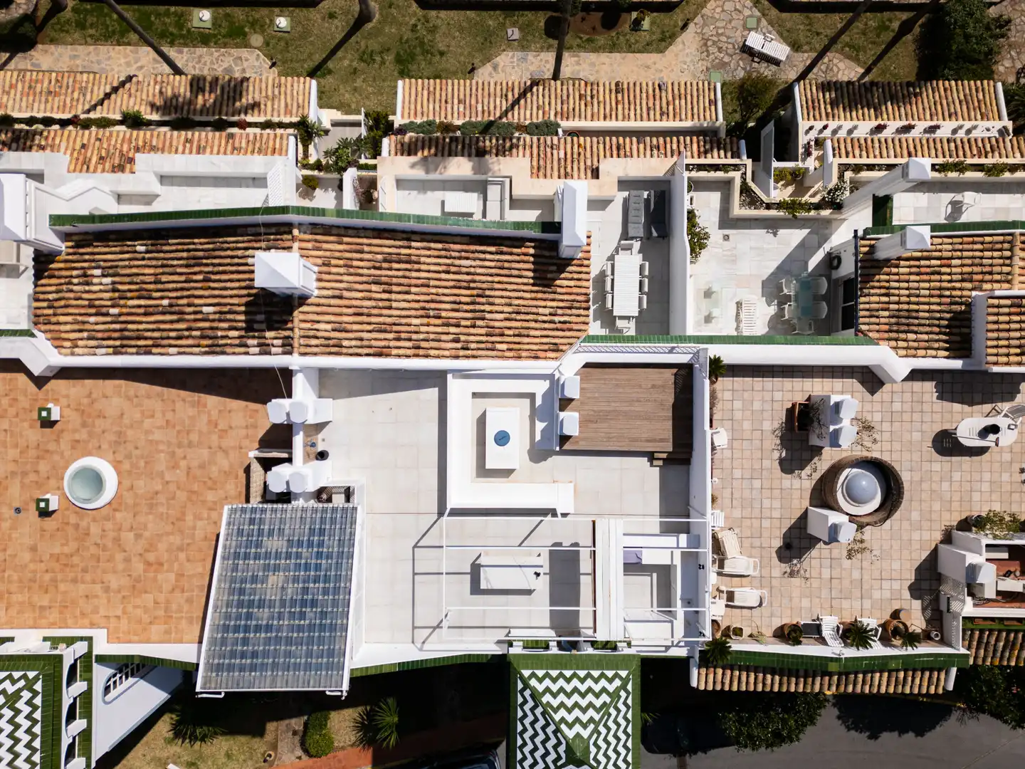 Exterior view of Attic for sale in Estepona  with Air Conditioner, Terrace and Swimming Pool