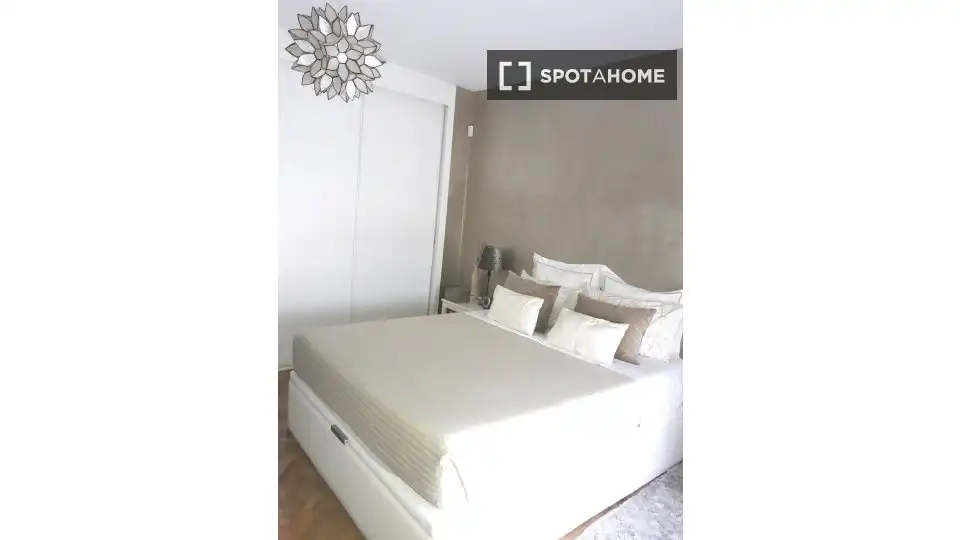 Habitación en Avenida Europa