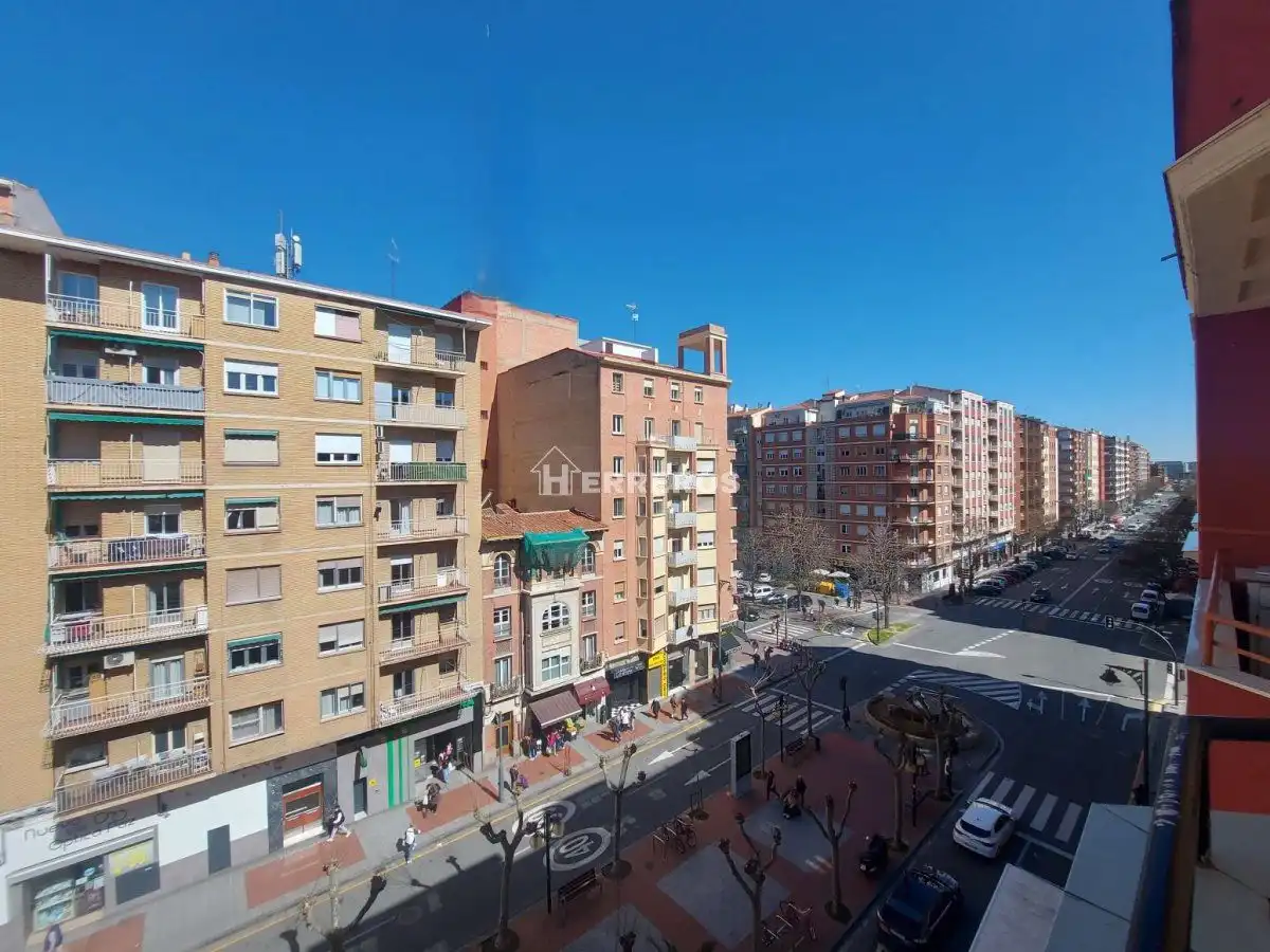 Wohnung mit Terrasse zum Verkauf in AVDA. DE LA PAZ
