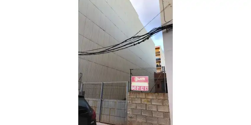 Terrenys i solars en venda a CARRER DE L'ESTACIO