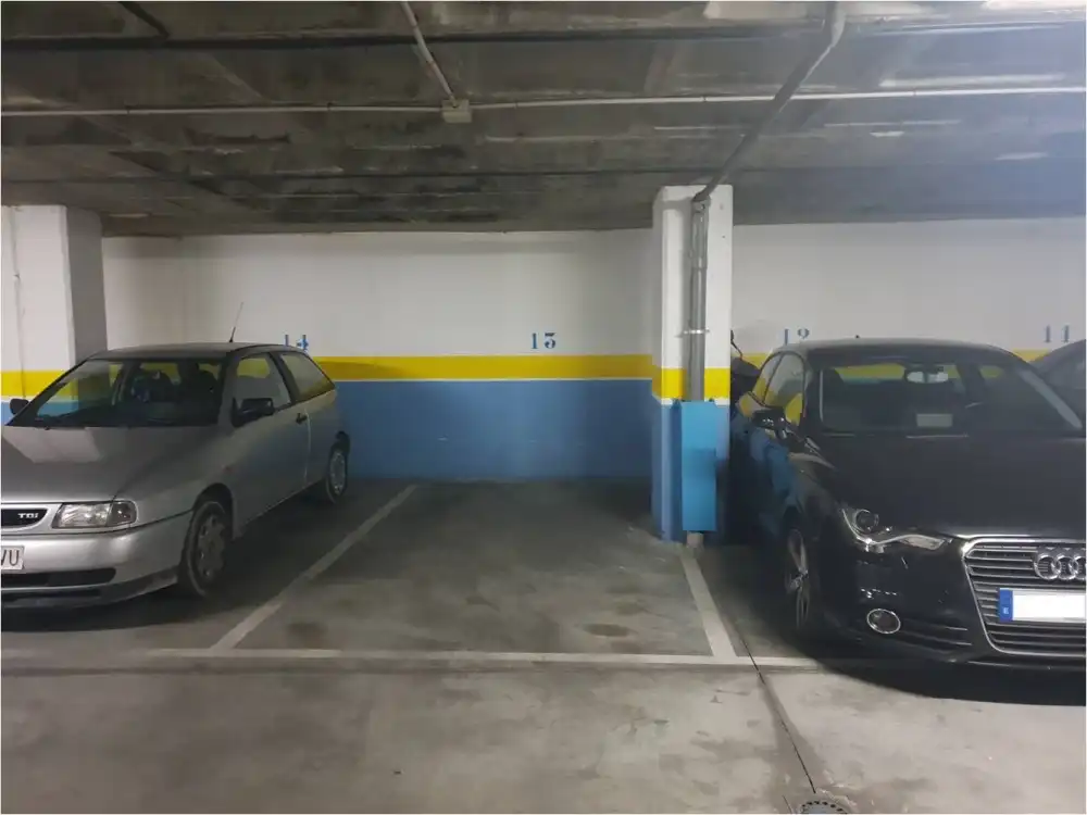 Parkplatz mit Aufzug zur Miete in Avenida Reina Victoria