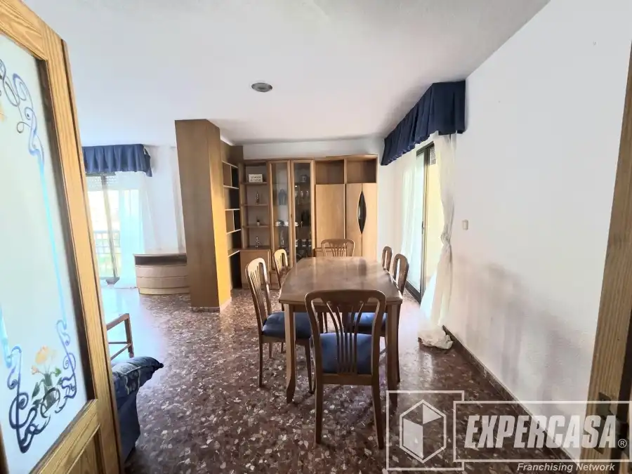 Menjador de Apartament de lloguer en Cullera amb Terrassa, Piscina i Moblat