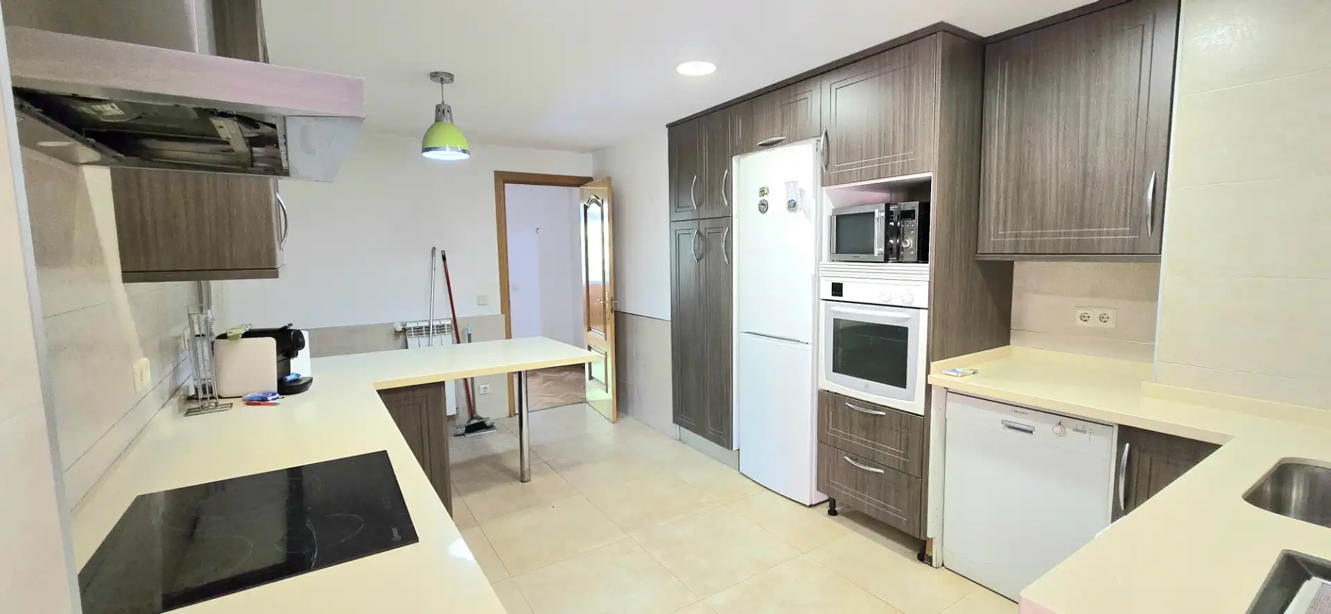 Cocina de Piso en venta en Las Rozas de Madrid con Aire acondicionado, Calefacción y Jardín privado