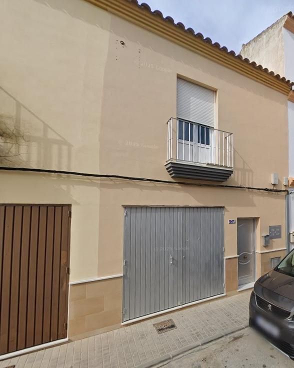Vista exterior de Casa adosada en venda en El Cuervo de Sevilla amb Jardí privat