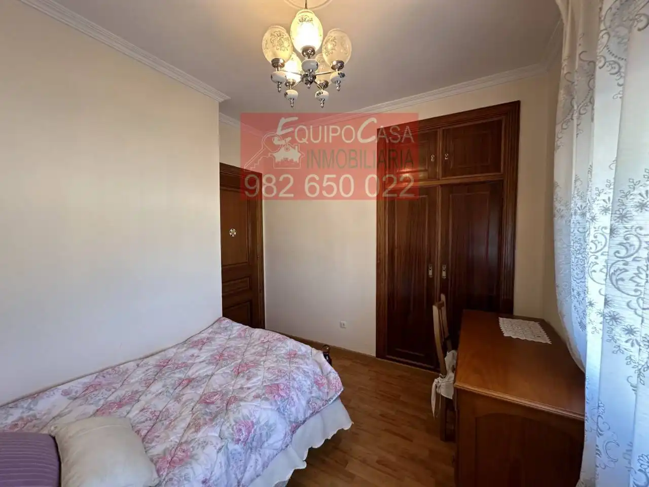 Dormitori de Casa o xalet en venda en Lugo amb Calefacció, Jardí privat i Parquet
