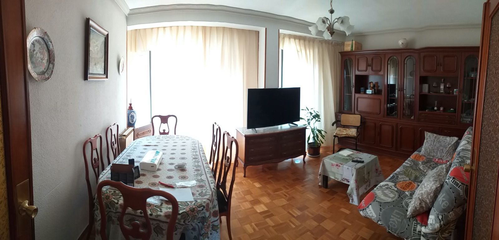Sala de estar de Piso en venta en León Capital  con Calefacción, Parquet y Trastero