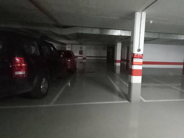 Garaje en Alquiler en Calle del Jalón, 31 en Martín Carpena - Torre del Río