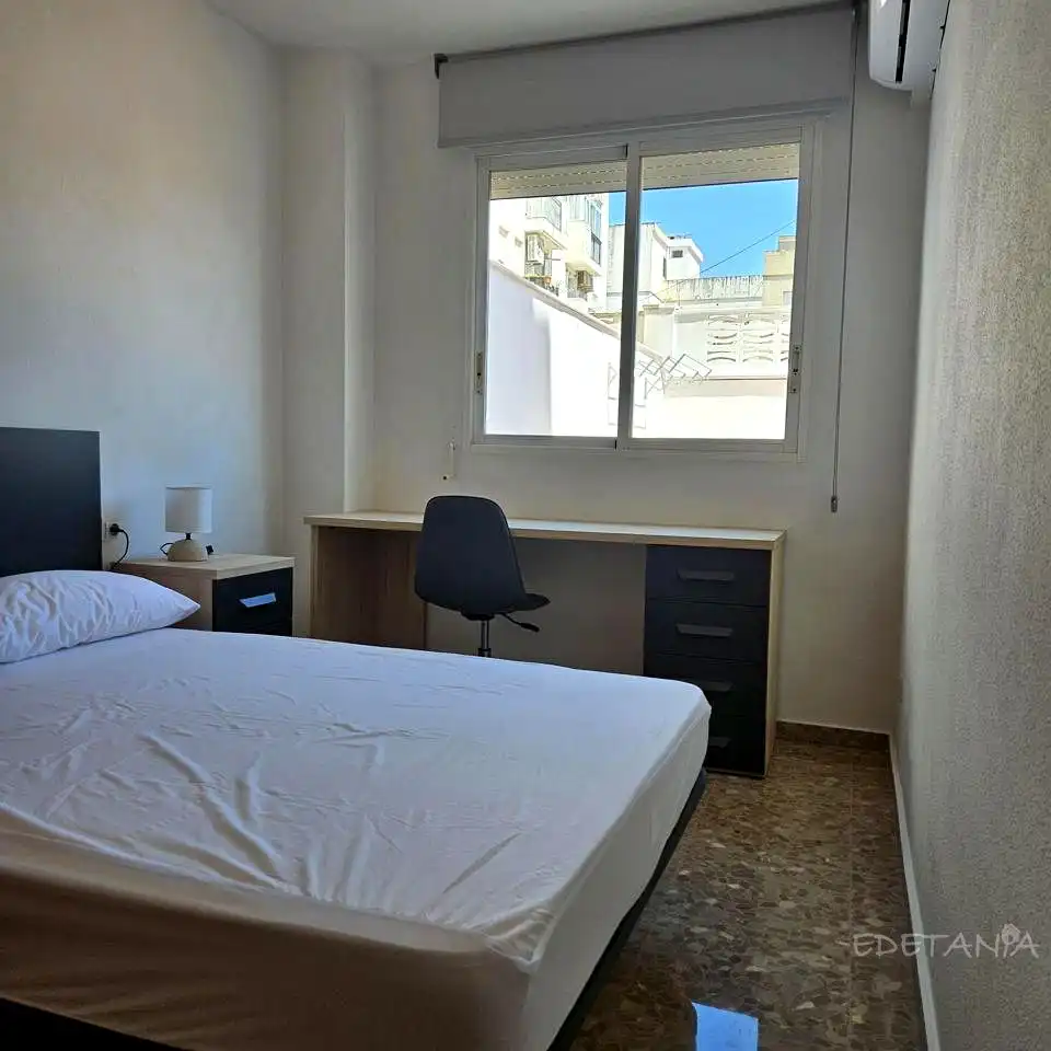 Dormitori de Pis de lloguer en Moncada amb Aire condicionat, Terrassa i Moblat