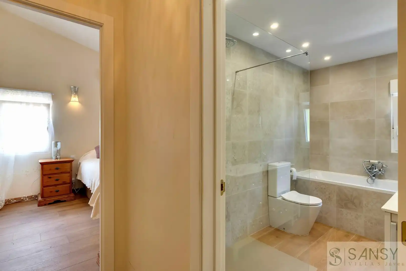 Bathroom of Houses for sale in Jávea / Xàbia  with Air Conditioner, Heating and Storage room