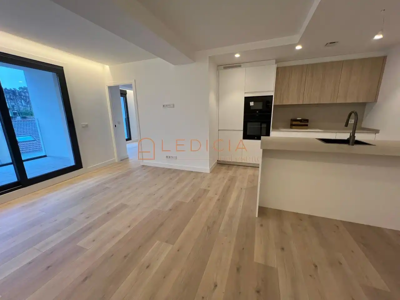 Flat with lift for sale in Sanjurjo Badía, imagen 6