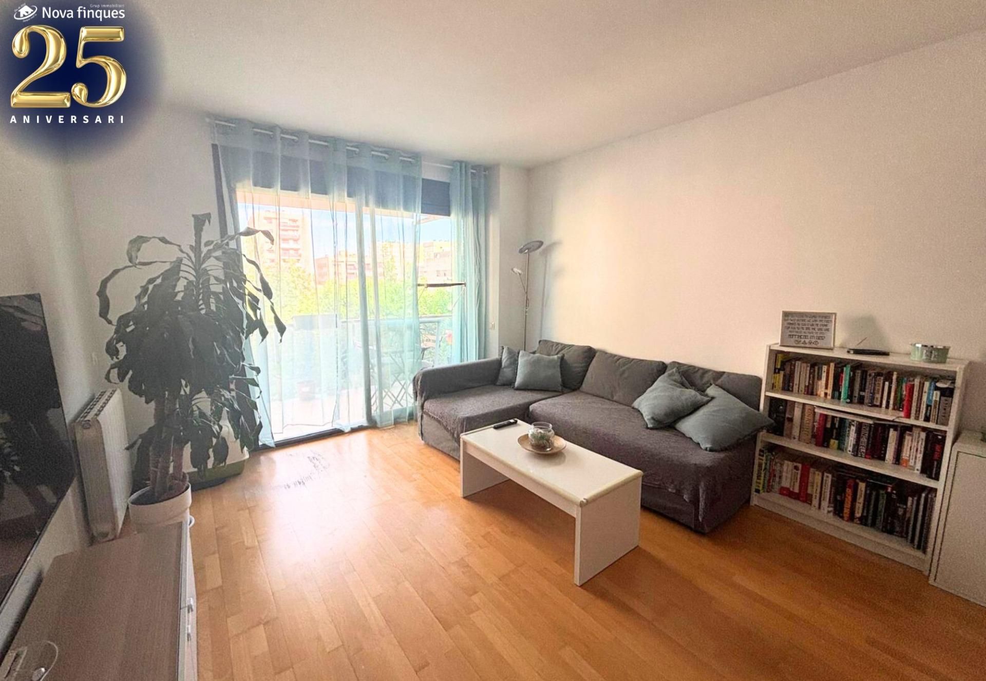 Sala d'estar de Pis en venda en Sabadell amb Aire condicionat, Calefacció i Parquet