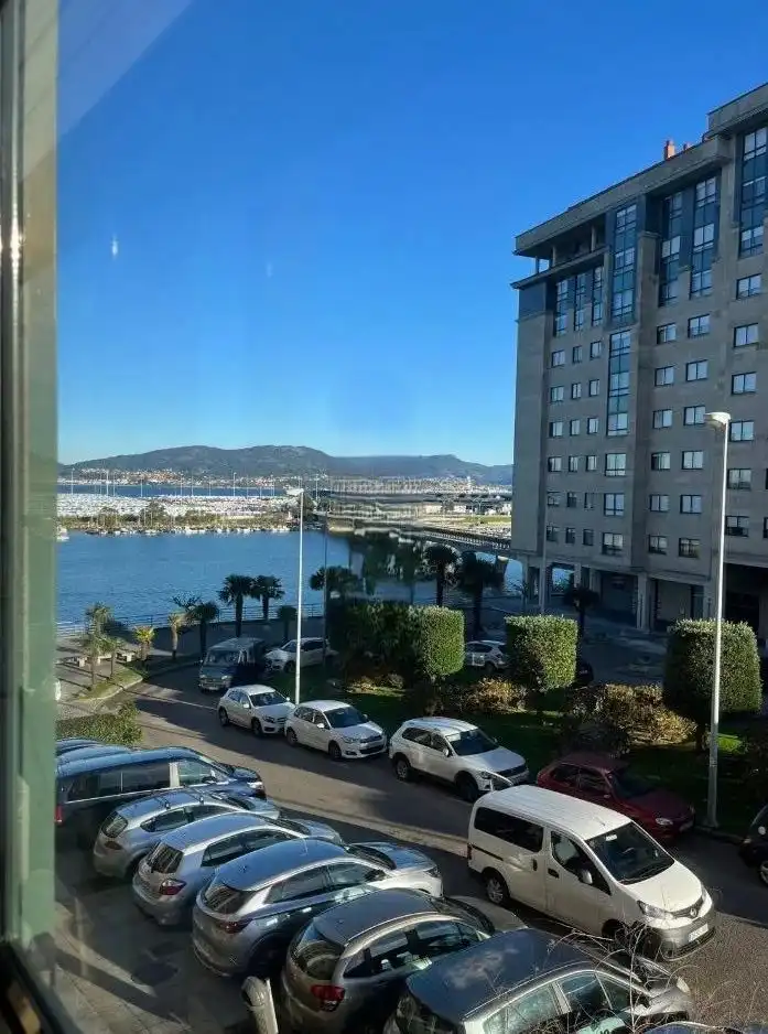 Vista exterior de Piso en venta en Vigo  con Calefacción, Jardín privado y Trastero