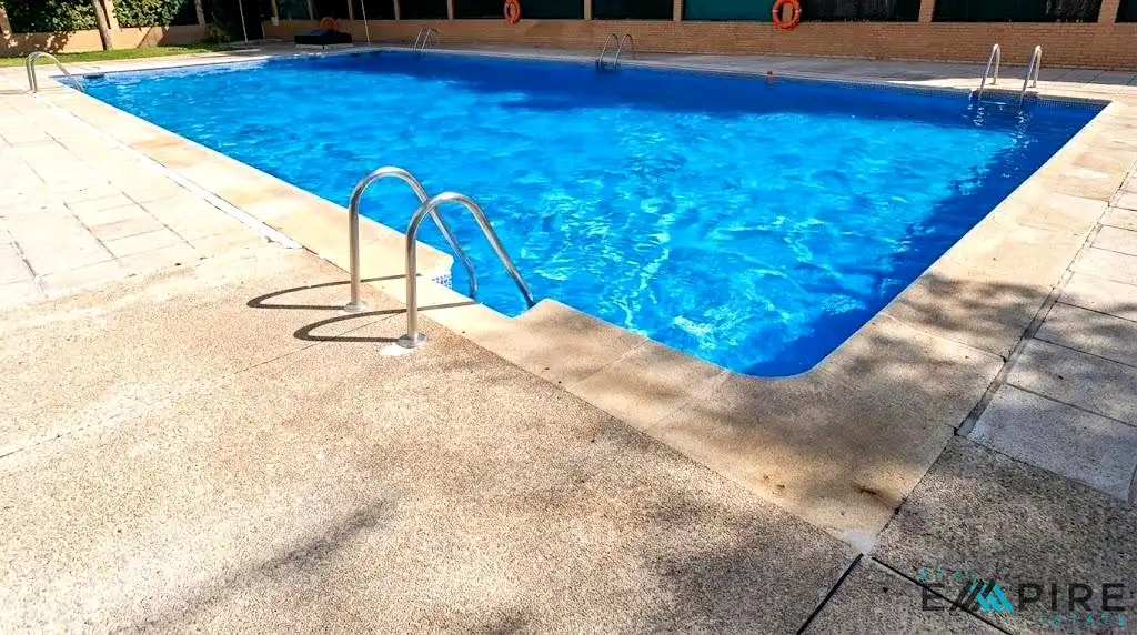 Piscina de Pis en venda en Pintores - Ferial
