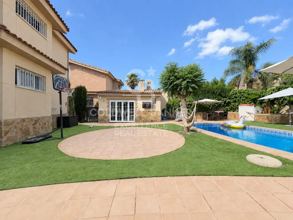 Exterior view of Houses for sale in Chiva  with Air Conditioner, Heating and Private garden
