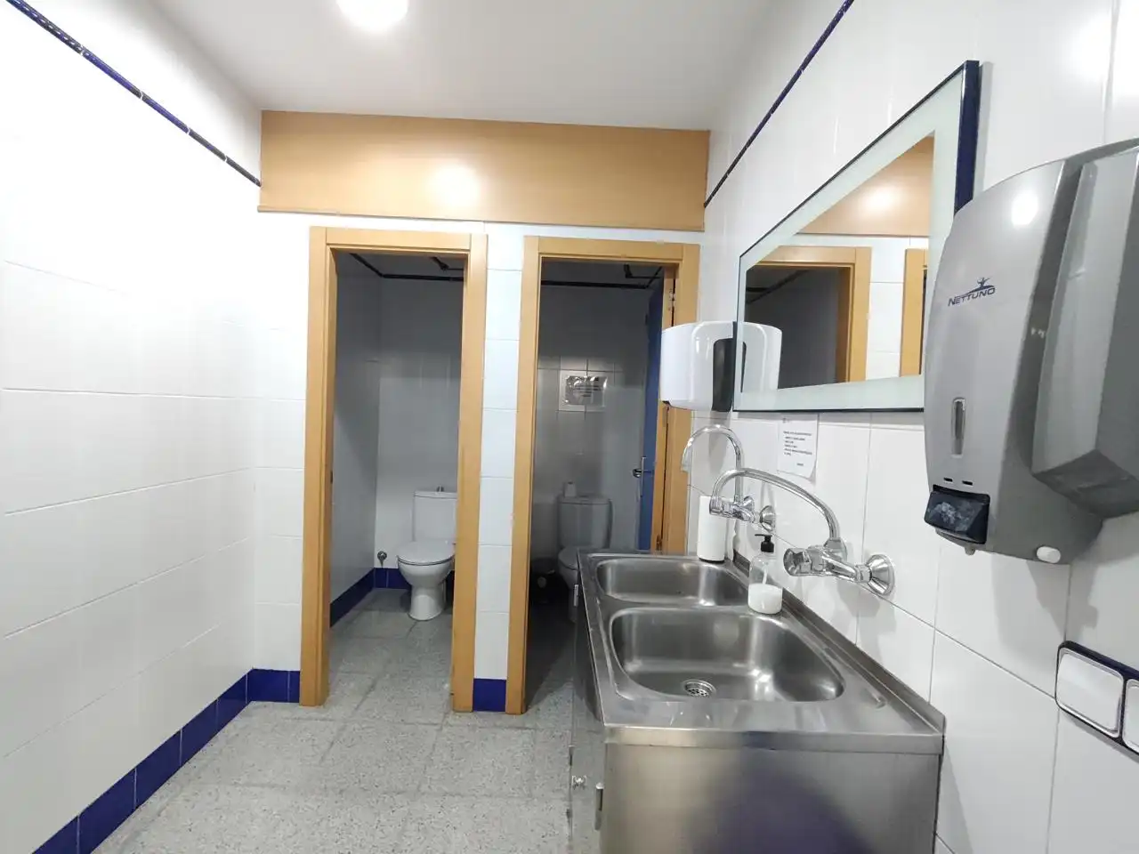 Badezimmer von Fabrikhallen zur Miete in Ibi