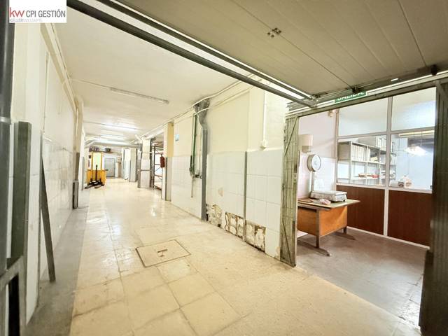 Local comercial en Venta en Calle General Ros de Olano en Altozano - Conde Lumiares